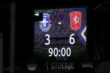 Het scorebord na SV Spakenburg - FC Twente