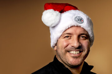 Rafael van der Vaart met een Ajax-muts