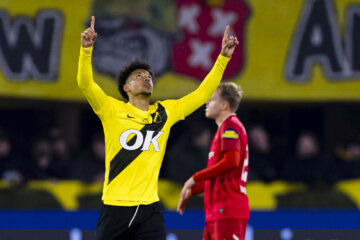 Charles-Andreas Brym viert zijn goal tegen FC Twente