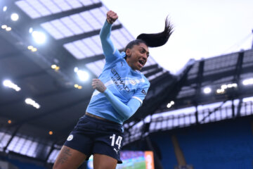 Kerolin juicht na een goal voor Manchester City