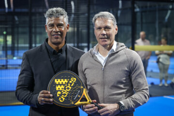 Frank Rijkaard en Marco van Basten bij de opening van hun sporthal