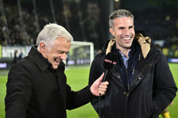 Robin van Persie lacht