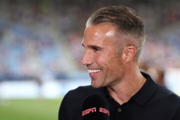 Robin van Persie voor de camera van ESPN
