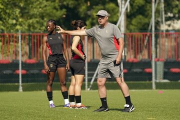 Rogier Reijners op een training van AC Milan