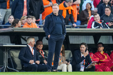Ronald Koeman langs de lijn tegen Canada