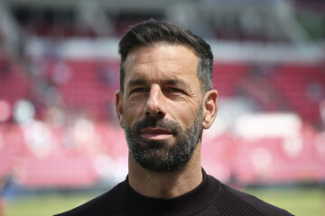 Ruud van Nistelrooij in het Philips Stadion, voor het duel tegen SC Heerenveen