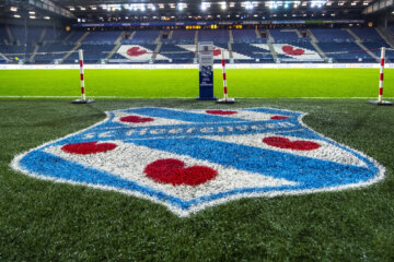 SC Heerenveen-logo in het Abe Lenstra Stadion