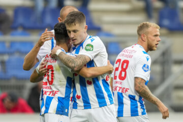 SC Heerenveen viert de treffer van Patrik Walemark
