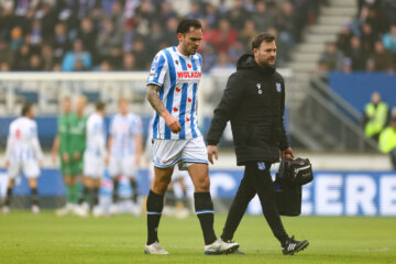 Sam Kersten loopt het veld af