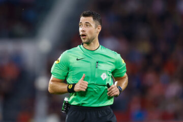 Scheidsrechter Marc Nagtegaal in het Philips Stadion