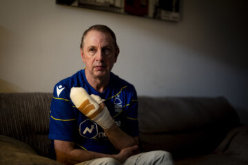 Stephen Crean thuis op de bank