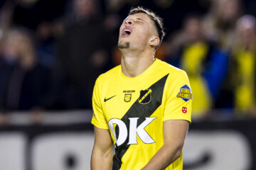 Sydney van Hooijdonk baalt na een gemiste kans