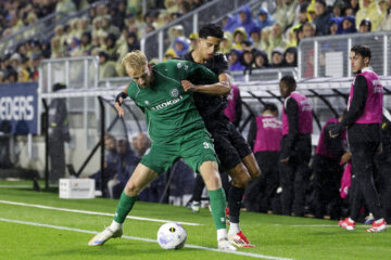 Thijmen Blokzijl en Mohamed Nassoh in duel