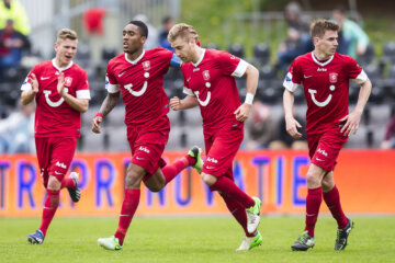 Tim Holscher, Leroy Fer, Rasmus Bengtsson en Tim Breukers