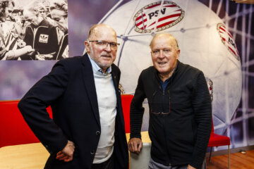 Willy en Rene van de Kerkhof in het Philips Stadion