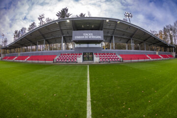 De Zuidtribune van TenCate Stadion De Herdgang