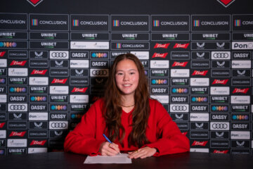 Kyra Koopman tekent haar eerste profcontract bij FC Utrecht