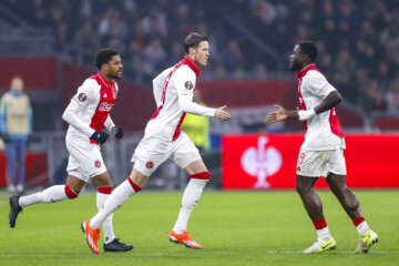 Wout Weghorst lost Brian Brobbey af in de spits bij Ajax