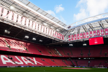 Het dak van de Johan Cruijff Arena is open