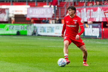 Taylor Booth met een 'buitenkantje' rechts