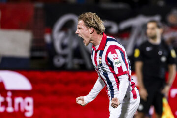Jesse Bosch juicht na zijn goal in Tilburg