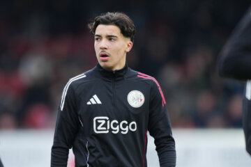 Rayane Bounida bij een uitwedstrijd van Ajax