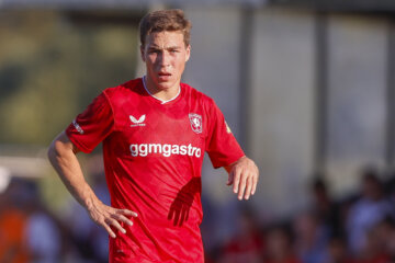 Carel Eiting in actie tijdens de voorbereiding van FC Twente