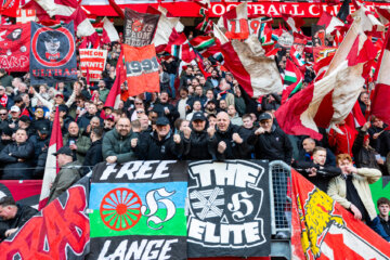 FC Twente-fans op Vak-P