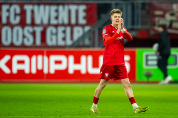 Kristian Hlynsson bedankt de fans van FC Twente