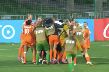 Oranje O17 viert feest
