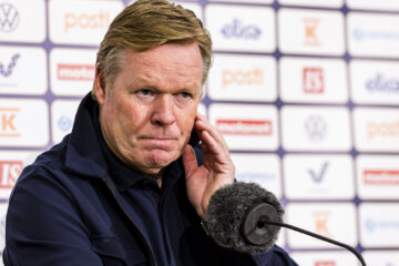 Ronald Koeman tijdens een persconferentie