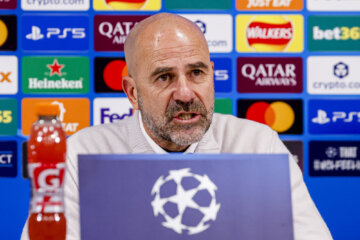 Peter Bosz op de persconferentie