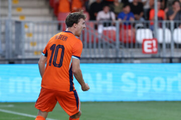 Youri Regeer met rugnummer 10 bij Jong Oranje