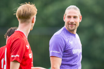 Lars Unnerstall lacht naar Mats Rots