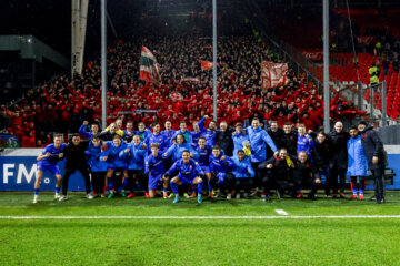 FC Twente-spelers poseren voor het uitvak in Utrecht