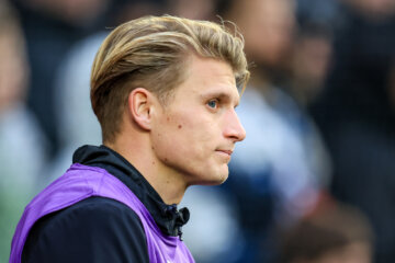 Sem Steijn kijkt toe als wissel bij Feyenoord