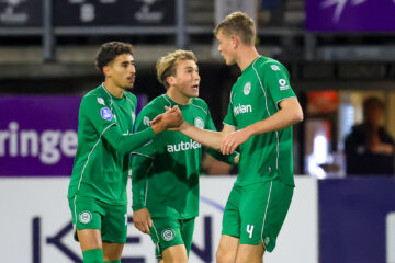 Younes Taha juicht na een treffer voor FC Groningen