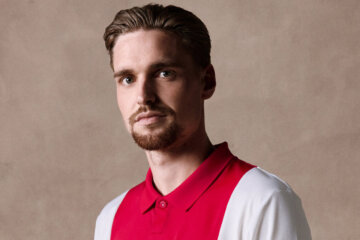 Kenneth Taylor in het jubileumtenue