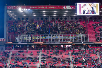 Fenerbahçe-fans voor de wedstrijd tegen FC Twente