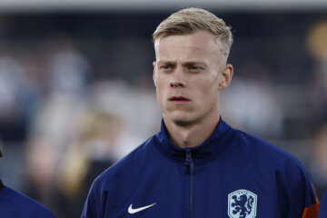 Jan Paul van Hecke voor een interland met Nederland