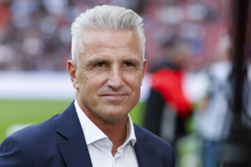 Marc van Hintum in pak