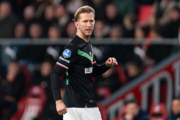 Michel Vlap in het jubileumshirt van FC Twente