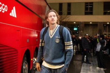 Wout Weghorst bij een uitwedstrijd van Ajax