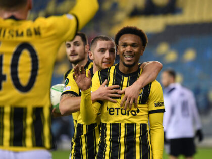 Blijdschap bij Loïs Openda na een goal