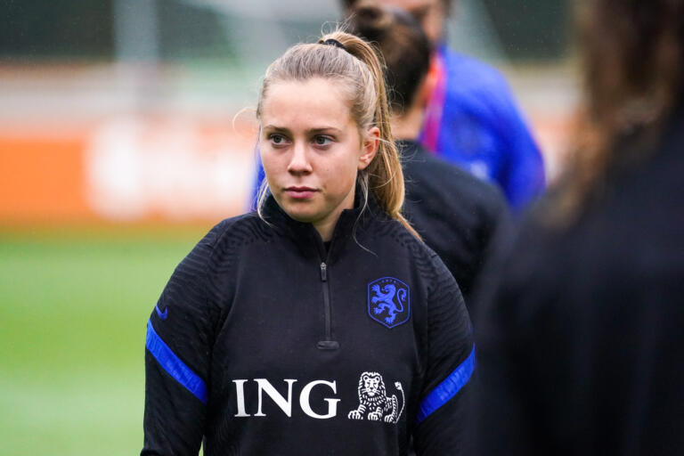 Janou Levels traint bij de OranjeLeeuwinnen