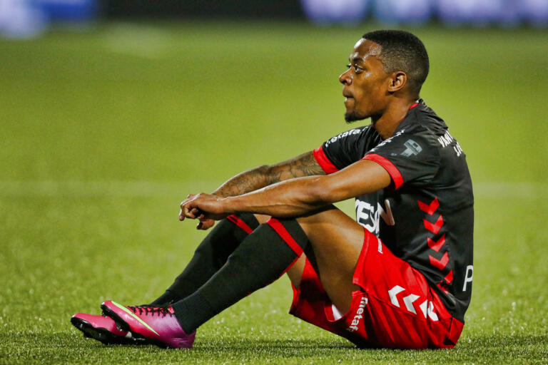 Giovanni Hiwat als speler van Helmond Sport