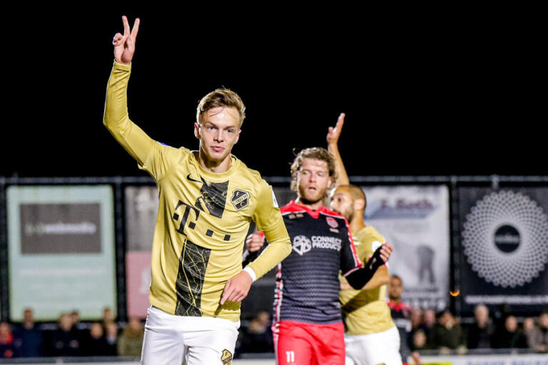 Remco Balk scoort de 0-1 tegen SteDoCo namens FC Utrecht