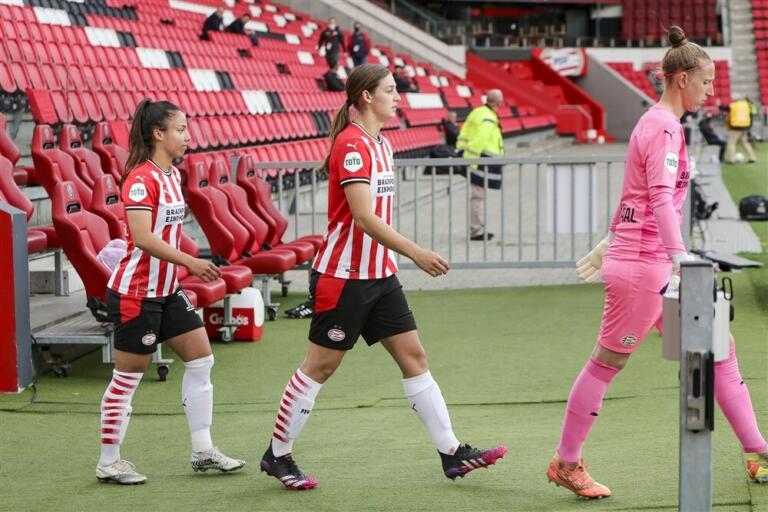 Aniek nouwen psv philips stadion 60a0b6e67e186