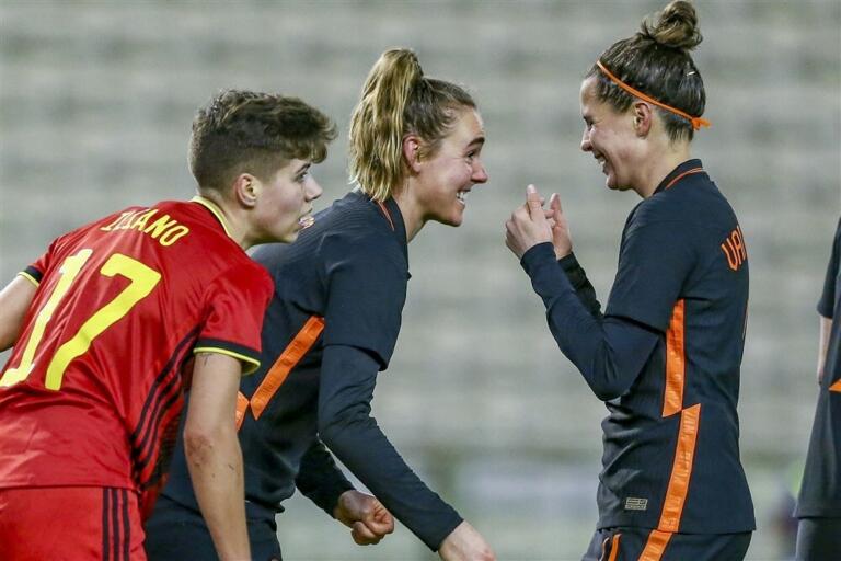 Jill roord merel van dongen oranjeleeuwinnen belgie 602ecdfd421a3