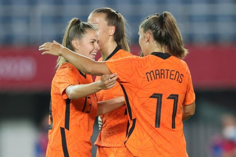 Lieke martens victoria pelova 60f82e2ec6489